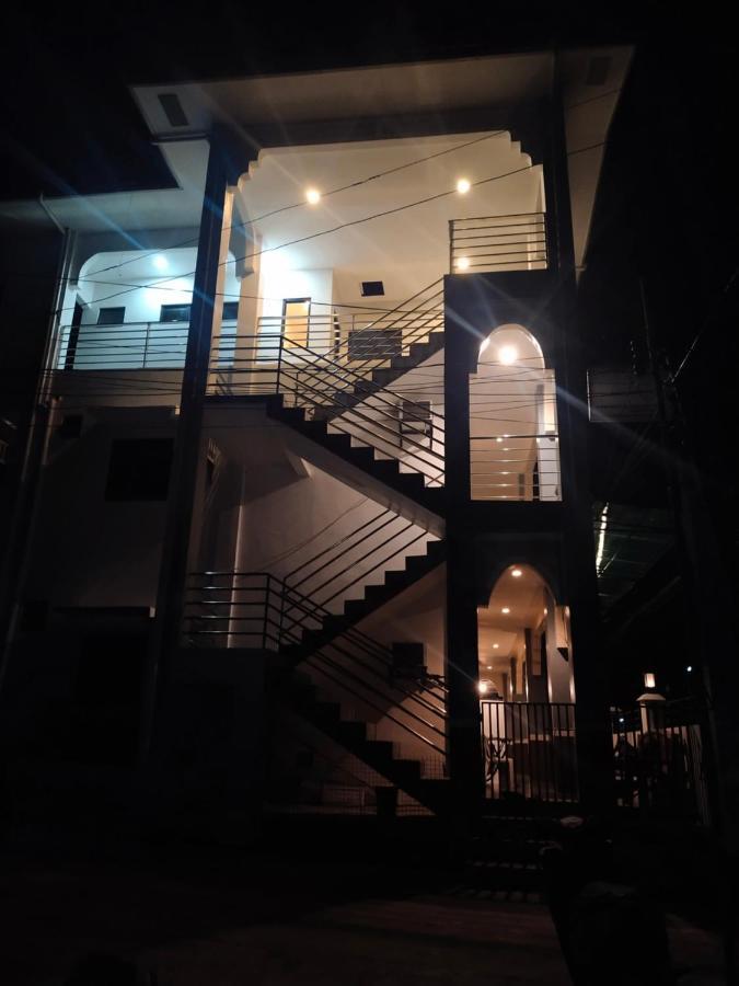 Junie Pension House Моалбоал Экстерьер фото